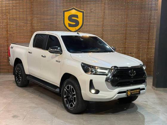 TOYOTA HILUX 2.8 D-4D TURBO DIESEL CD SRX 4X4 AUTOMÁTICO